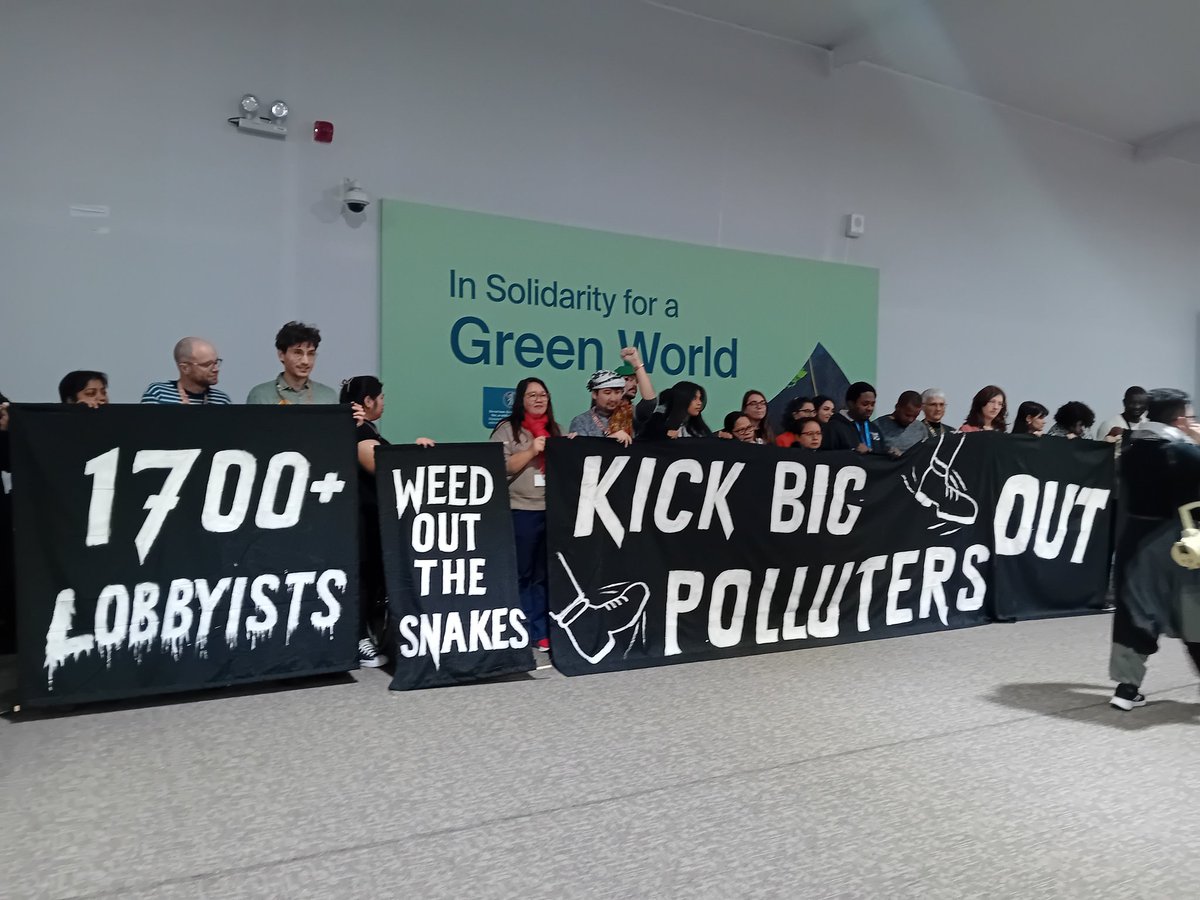 ciel_tweets's tweet photo. 💣 What is the driving cause of the #ClimateCrisi? Fossil fuels.
What is the purpose of the #ClimateTalks? Tackling the climate crisis.
So why are there more than 1,770+ fossil fuel lobbyists at #COP29?
Looks like a #ConflictOfInterest, doesn't it? https://t.co/fiQYBOGpnO