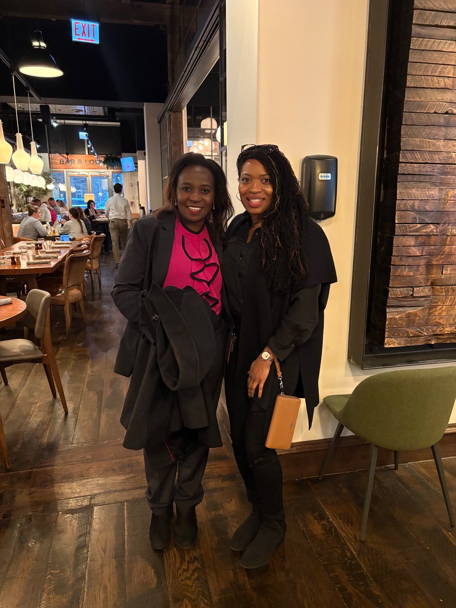 Enjoyed an amazing talk by and got to finally meet the legend <a href="/annetkiraboc1/">Annet Kirabo D.V.M., M.Sc., Ph.D., F.A.H.A.</a> <a href="/NU_Nephrology/">Northwestern Kidney</a>