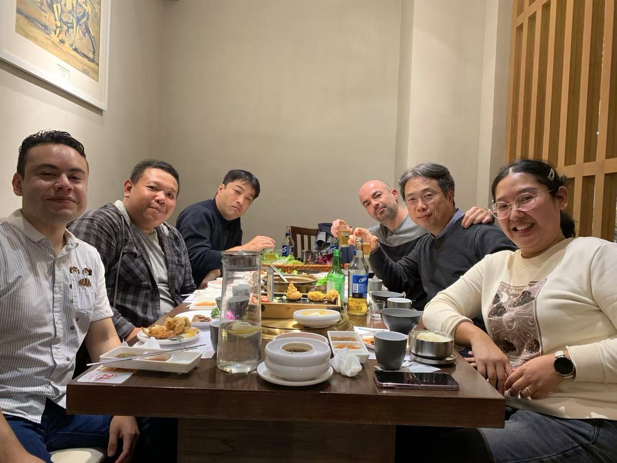 Thank <a href="/Chanhong_Lab/">Chloroplast Stress Signaling Group</a> and <a href="/AlbertoPMacho/">Alberto Macho</a> for inviting me to the Songjian campus of the CEMPS! It’s a great honor to serve as the first invited speaker at your new auditorium. We were impressed by your new building and labs.