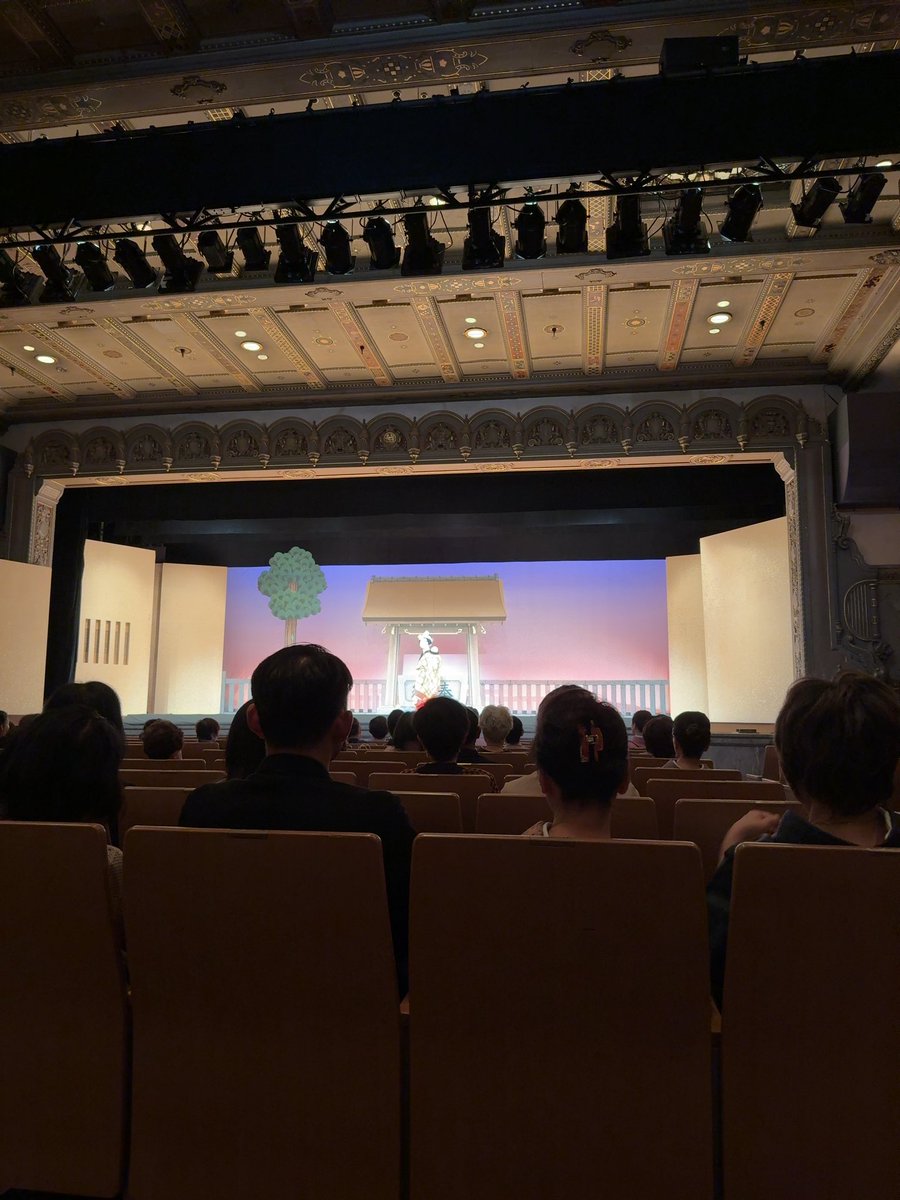 本日は、日本舞踊 藤間流 藤盛会@三越劇場。

#藤間笙菊 さんの「三ツ面子守」を観にお伺いしました😊

3つのお面で1人4役🎭踊り分け❗️
とても楽しく、勉強させていただきました。

#常磐津 
#三ツ面子守 
#日本舞踊 
#三越劇場