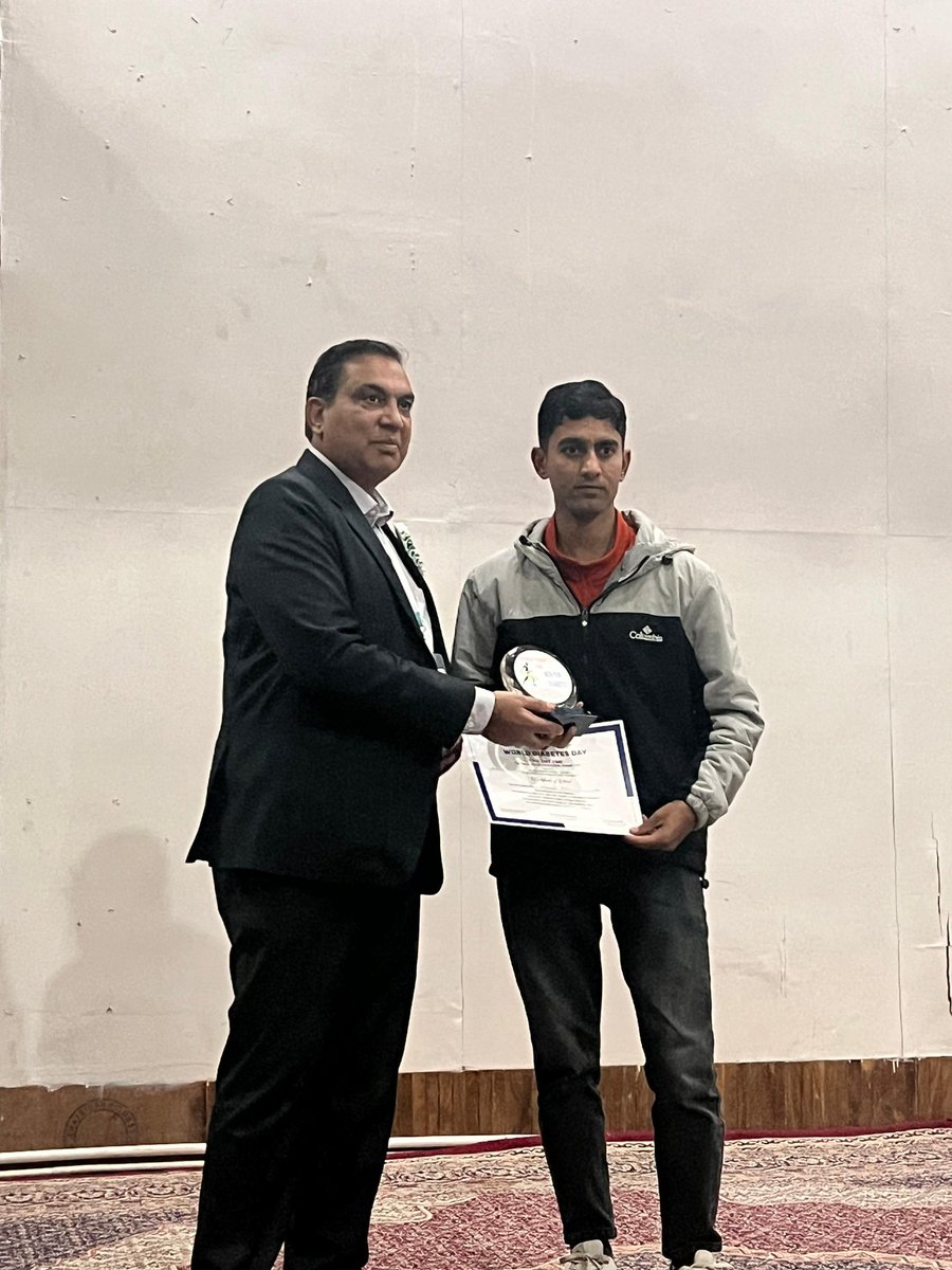 AzizKaloo's tweet photo. World Diabetes DAY#received award of appreciation By Dr.Hayat@GMC srinagar @Drqasba @tanvirsadiq @AnissaNabi1 @KabraAltaf https://t.co/0n8EOLw7kA