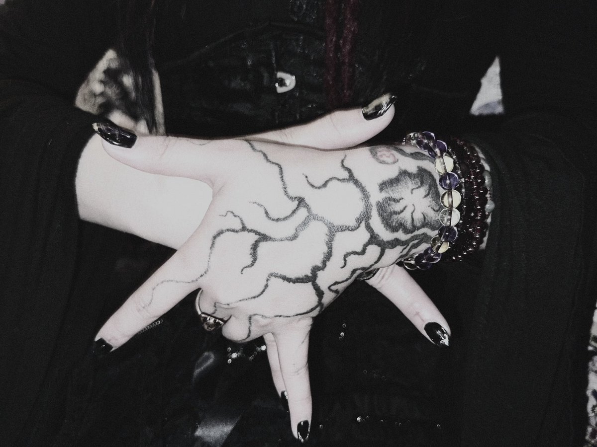 KII999ARA's tweet photo. #gothic 
#satan 
#hell https://t.co/ML4nsJZqh9