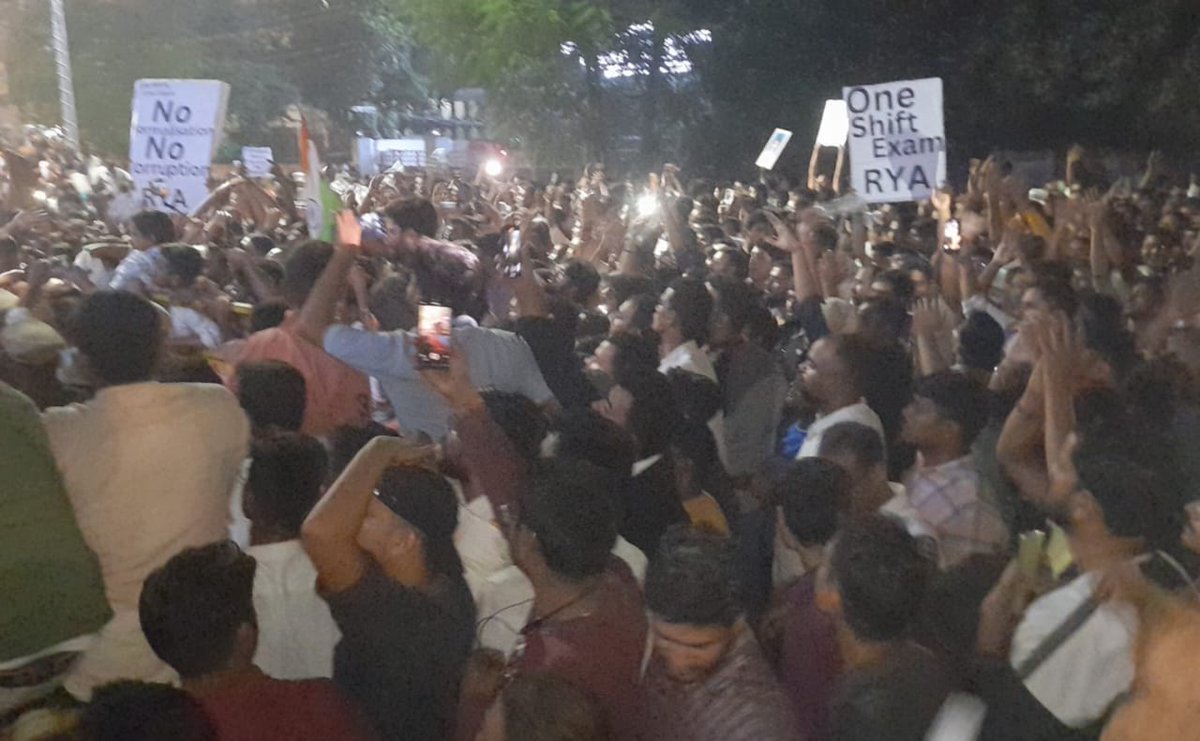 Dipankar_cpiml's tweet image. Prayagraj student-youth demonstrations against arbitrary UP Public Service Commission diktats have been continuing for a week and Yogi Adityanath is busy with Jharkhand elections. Justice for UP job aspirants! #PrayagrajProtests #UPPSC_No_Normalization @AISA_tweets @ryaindia