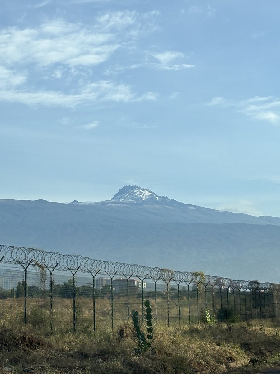 thaboyim's tweet photo. Snow on both peaks🤩 https://t.co/iDDaA9efi4