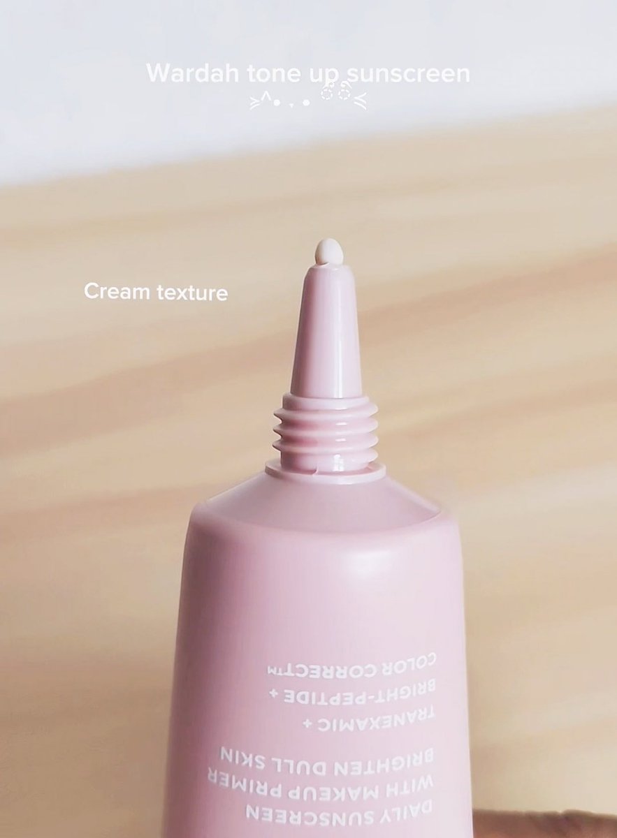 Weh i baru tahu Wardah ada tone up sunscreen?! 

DAH LA MURAH GILA HARGA DIA! Tak percaya harga dia mcm tu 😭🤌🏻