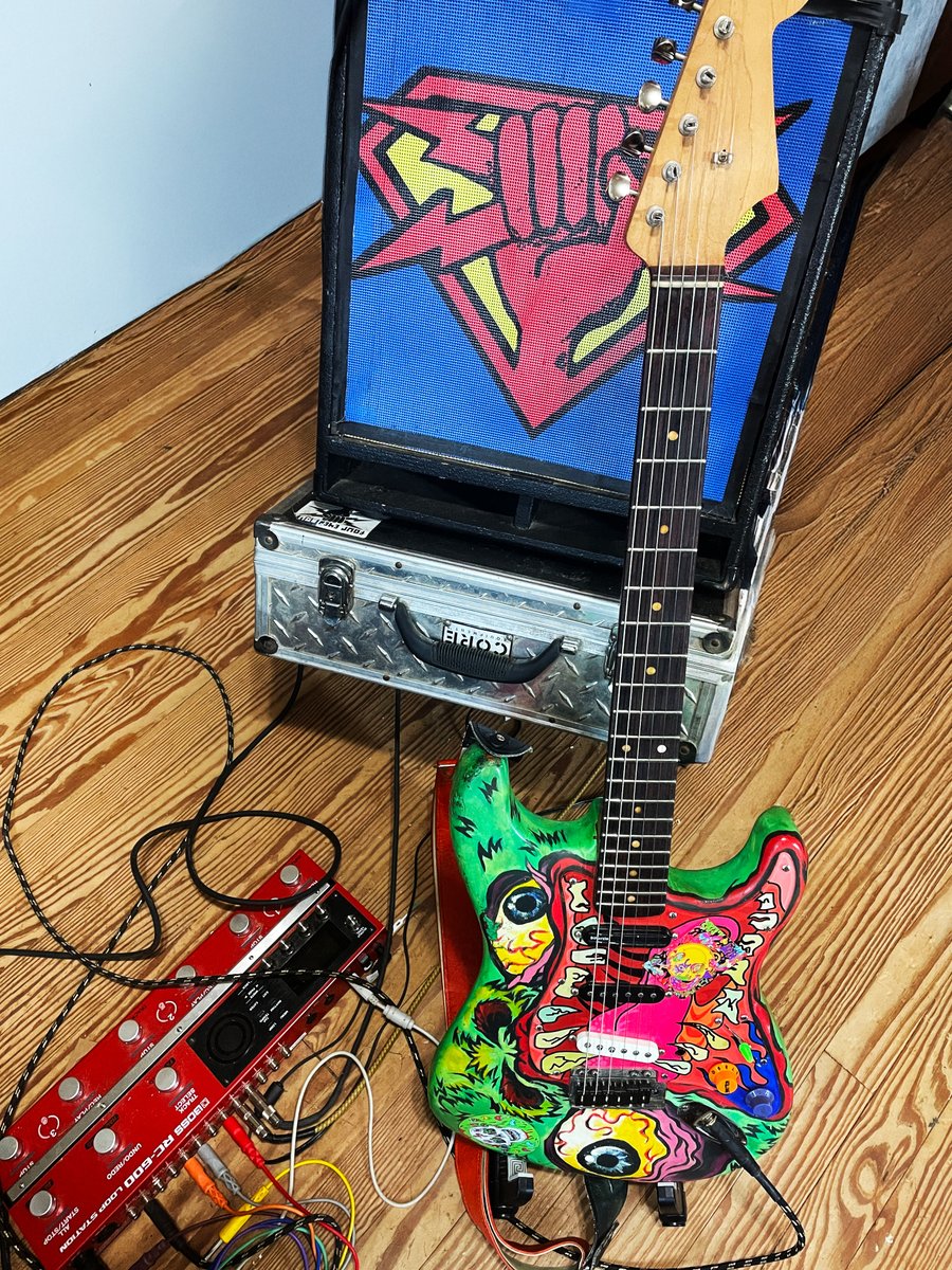 iiiiSoul's tweet photo. Unrandom thought during my double shift.. So stoked to be hitting the Betta Verse with my new solo show and some new found techKnowledgy.  #OldDog #NoTricks #Robots are our bitches. LF🤘☮️ ...#ThereWillBeSoul https://t.co/adplAtTzPB