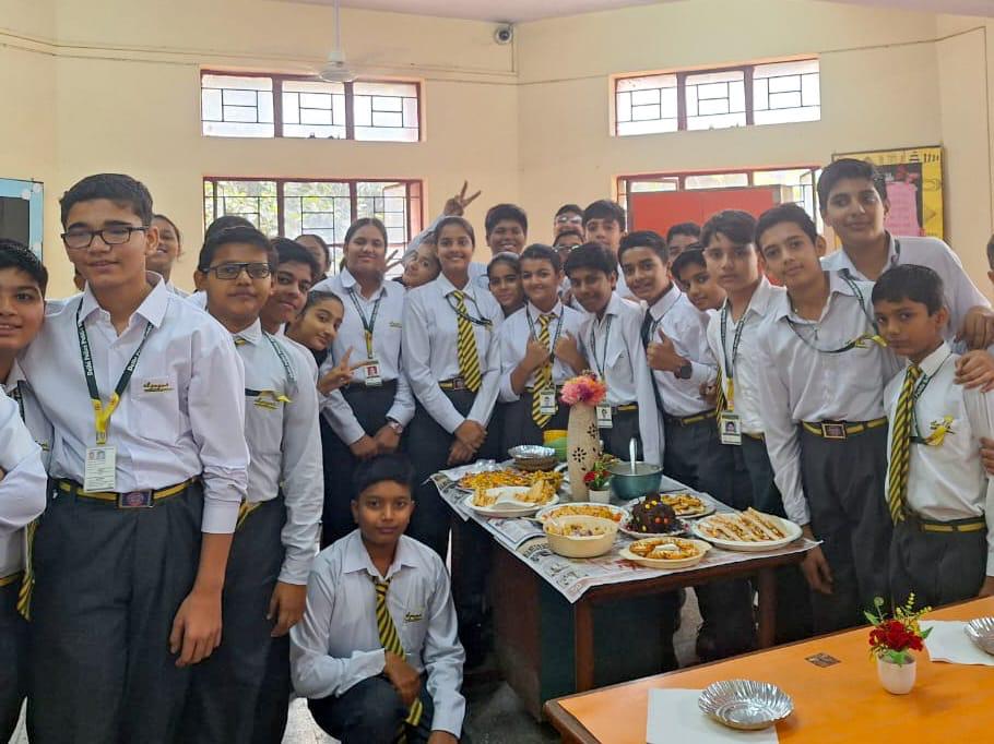 dppschool_se's tweet photo. #Childrenday #DPPS, SE #celebrated with gusto and good cheer. 
#Middleschool #showcased #creativity #talent in #firelesscooking. They prepared #healthymeals

#dpps #ShSanjayArora #CPDelhi #Talentandcreativity #atmadesh #Dependra_Pathak #DPPS #rubymalhotra https://t.co/Djpi57QyJg