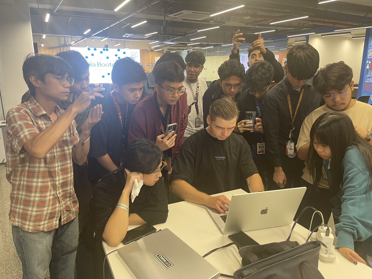 📱 Manila Bootcamp Hackers League Hackathon!

#TonSociety #EPImall #TONecosystem #FCRcoin #FCR