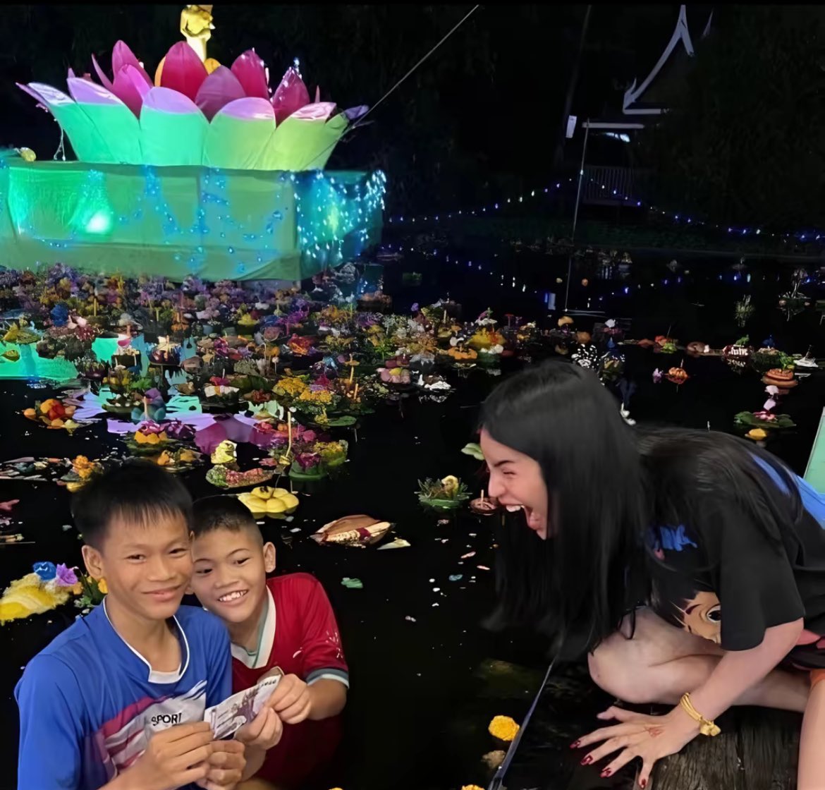 สุขสันต์วันลอยกระทงค่ะ