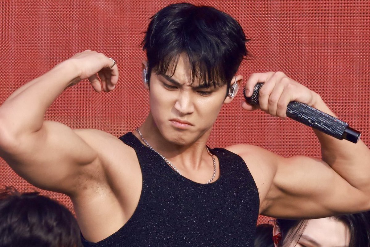 suho_jinyoung's tweet image. i just love it when kim mingyu: