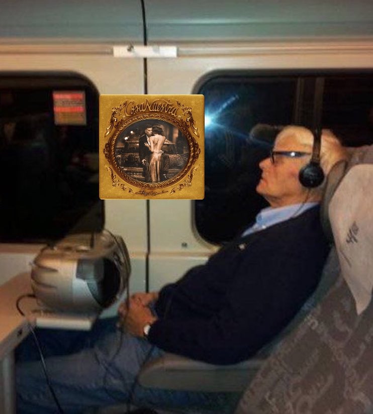 enlocamos's tweet image. yo escuchando el nuevo álbum de rauw