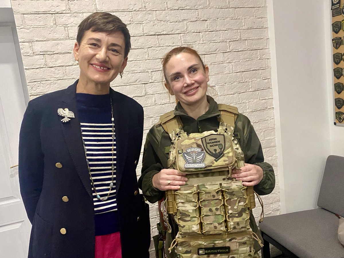 Irène Mingasson (@imingassonue) on Twitter photo 👩🏼🏭68.000 Women combatant fight for the freedom of their country. Obvs they need right equipment & right size body armour.
💪ArmWomenNow supports just that and the reintegration of veterans into civilian life. Hugely important & a priority to <a href="/EU_FPI/">EU Service for Foreign Policy Instruments 🌐</a> <a href="/IOMUkraine/">IOM Ukraine</a> 👩🏼🏭68.000 Women combatant fight for the freedom of their country. Obvs they need right equipment & right size body armour.
💪ArmWomenNow supports just that and the reintegration of veterans into civilian life. Hugely important & a priority to <a href="/EU_FPI/">EU Service for Foreign Policy Instruments 🌐</a> <a href="/IOMUkraine/">IOM Ukraine</a>
