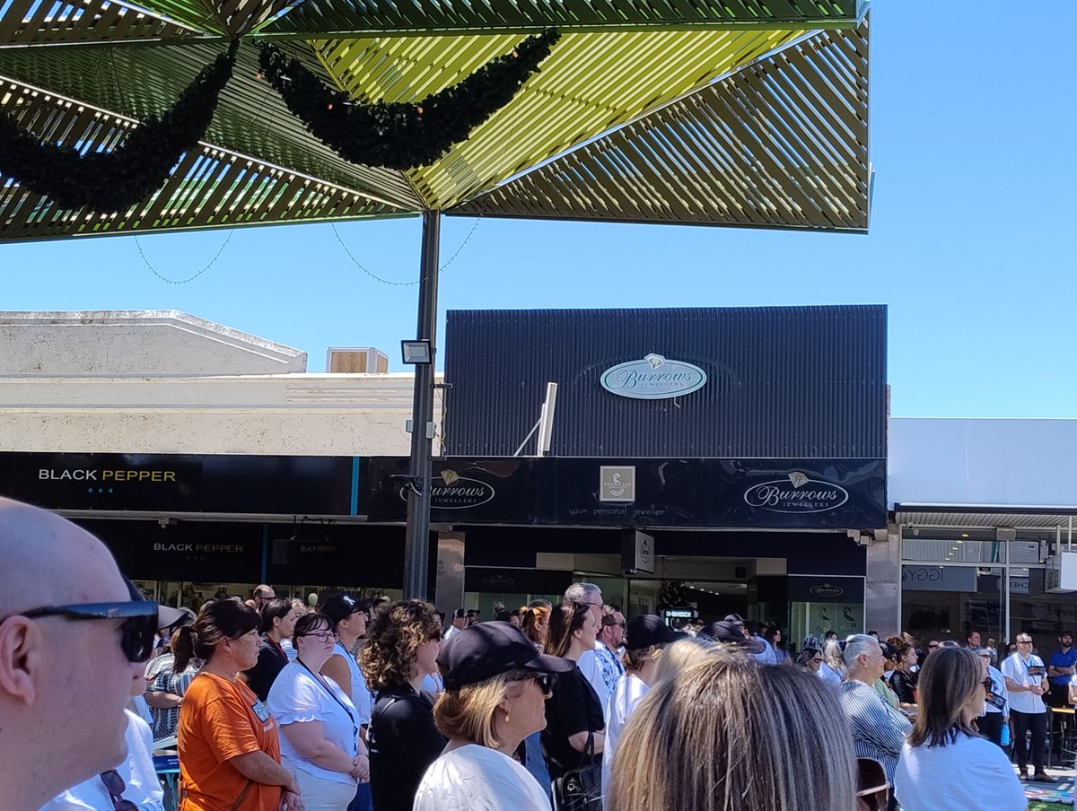 🙏 On behalf of #NorthernMalleeLLEN, heartfelt thanks to Mildura Rural City Council for organising the White Ribbon Walk Against Family Violence today. 

Our team was honoured to join this impactful event, raising awareness for an issue that affects so many 💙

#WhiteRibbonWalk