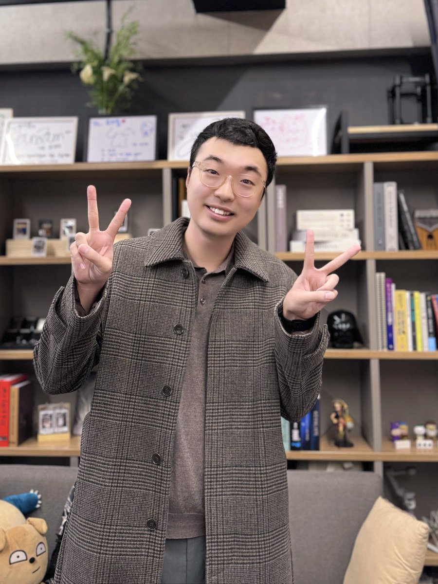 러너즈(<a href="/by_learners/">우리들의 포트폴리오 | Our Portfolio</a>) - '우리들의 포트폴리오'에서 팀장님인 민준 역을 맡아주신 임의주 성우님 😍

오디오 코멘터리에 나오는 유튜버 역으로도 완벽하셨던..

게임은 스토브에서 12월에 출시 예정!

#녹음실 #레코딩스튜디오 #성우녹음 #보이스디렉팅 #비주얼노벨 #인디게임 #게임녹음 #게임사운드