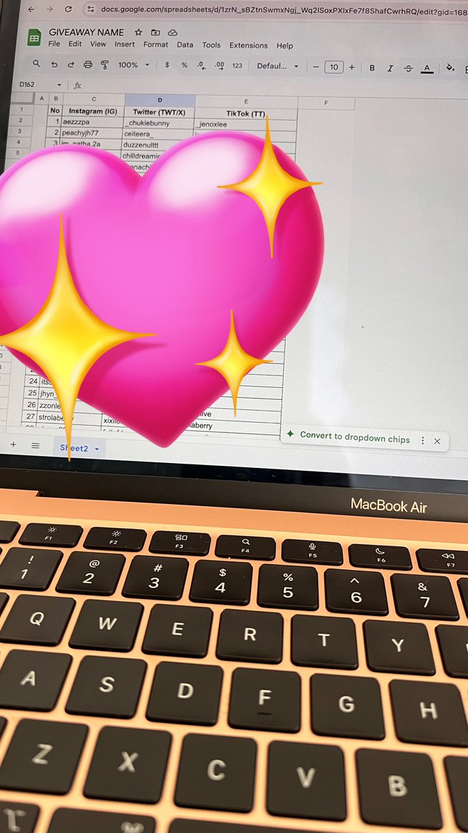 HIIIII HIII DEGDEGAN MAU PENGUMAMN GIVEAWAY WKWK

Datanya udah pd aku masukin yaa nanti aku undi jam 18.30 yaaa! Goodluckkk🫶

Oiya nanti yang menang aku tambahin:
1 POB Jaehyun random 
1 lucky winner ovo 20k 

Makasiii olll 🫶🫶