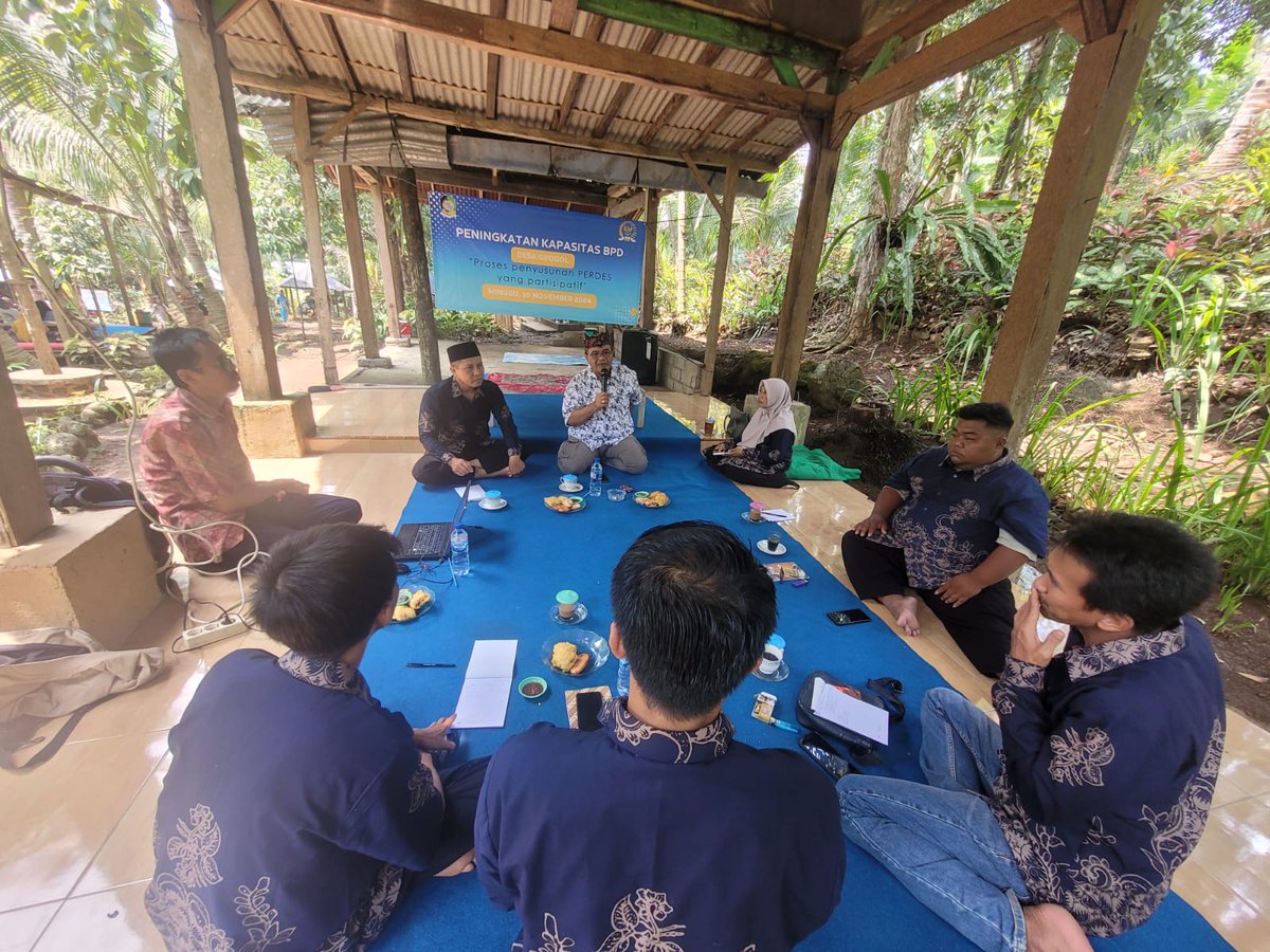 Salahsatu Kesuksesan Pembangunan Desa terletak pada tatakelola kelembagaan.
Seharian menbersamai Anggota BPD Grogol Kec Giri Banyuwangi di WisataDesa Goa Sodong  santai tentang penyusunan peraturan desa yang partisipatif untuk kemajuan desa.

#Desa Terdepan Membangun Indonesia