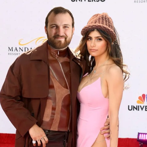 MiaWifHat tweet media