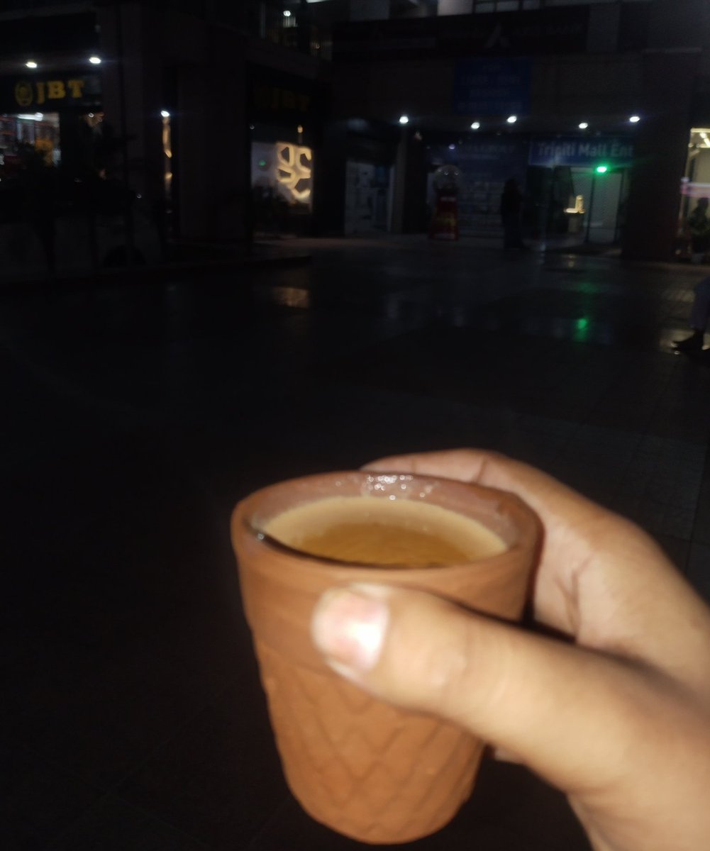 दोस्तों आजाओं चाय पी लो...... 

#चाय_वाला_इश्क 

#tealover