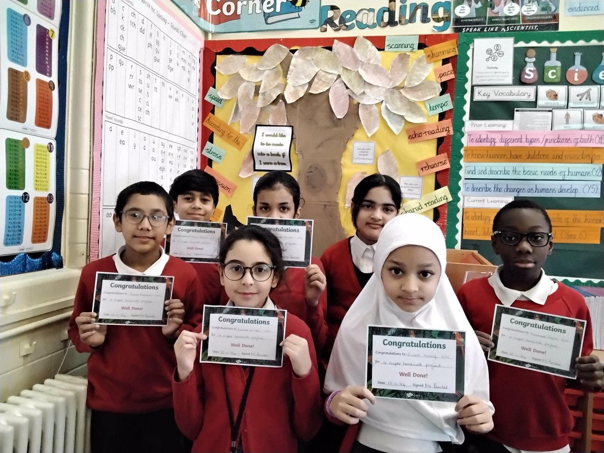 LeighPrimary's tweet image. Mrs Hussain is very impressed with all the children in 6H who achieved a certificate and a treat for their holiday homework project based on their class book. Well done on your amazing projects! #homelearning #lifelonglearners @voice21oracy @LeighPrimaryHT #makingmemories