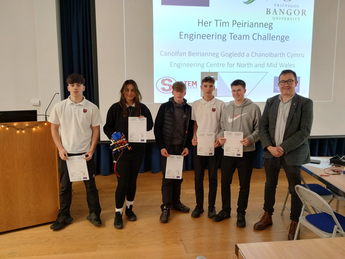 kayleighbrum85's tweet photo. Well done to learners from @alunschool & @TreffynnonSch who took part in the #EngineeringChallenge with @ECNMW at @colegcambria. @alunschool came out on top 🥇 but everyone worked really hard, putting their skills to the test.
#EngineersOfTheFuture
#WorldOfWork
#NotJustForBoys https://t.co/Zm4ydOsSan