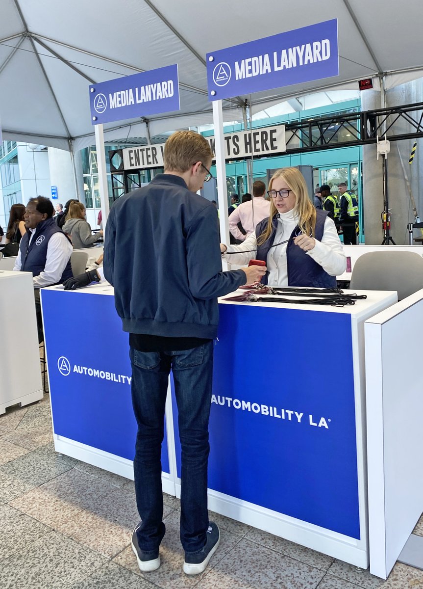 LiveBuzz tweet media