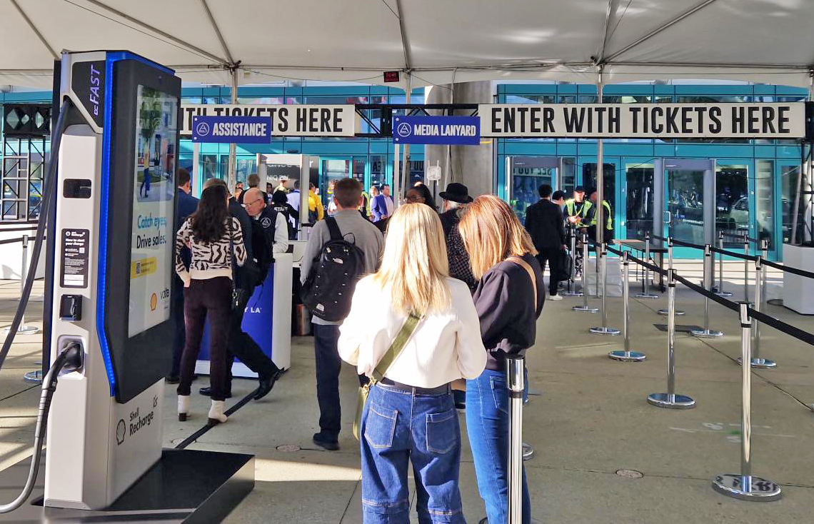 LiveBuzz tweet media