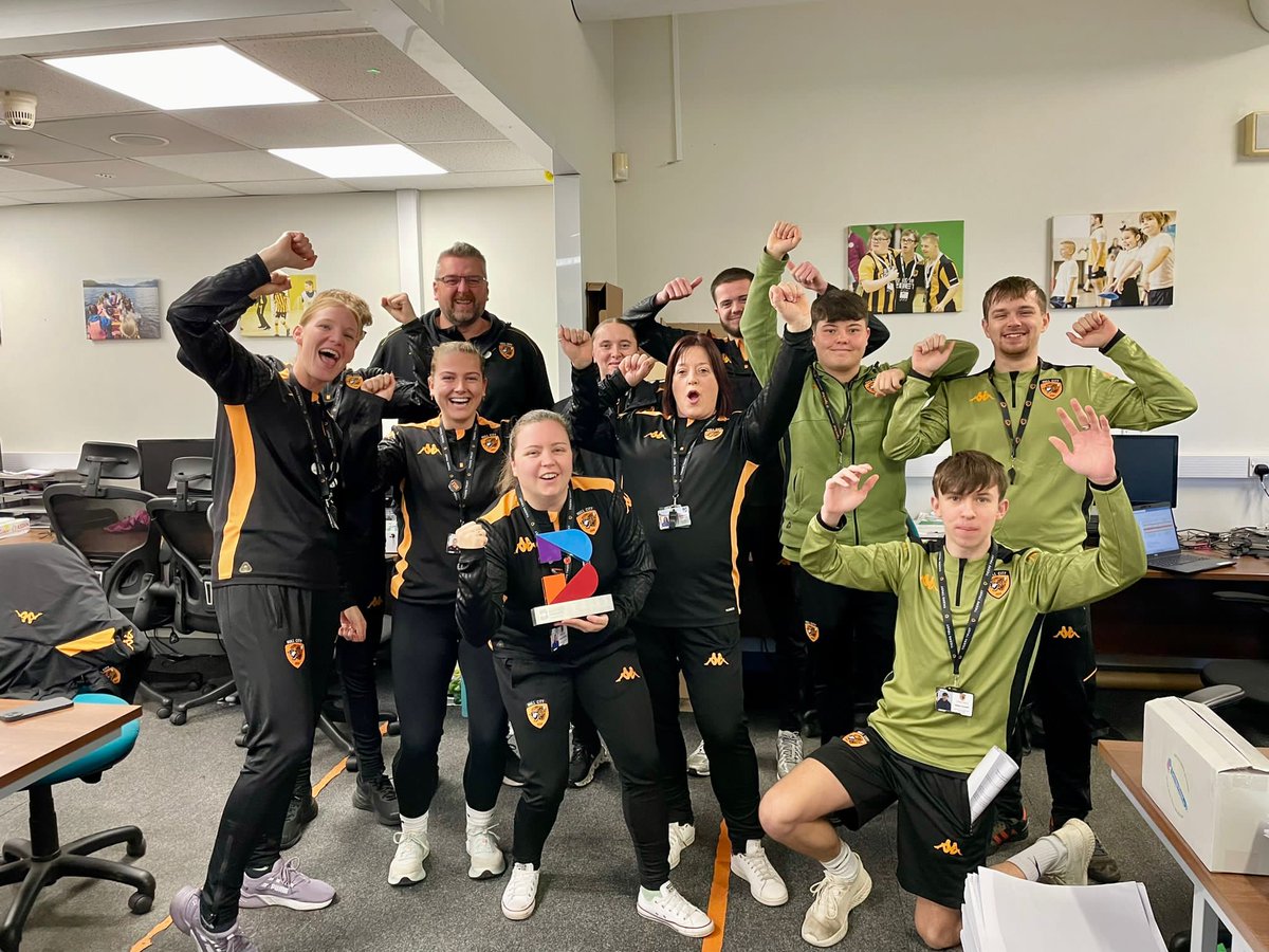 tigerstrust's tweet photo. Everyone came together as one to celebrate our award, with even Roary making an appearance! 🏆
#HEYBA
#MakingADifference
#hcafc
@HEYBizAwards https://t.co/E9i6hs8I7h