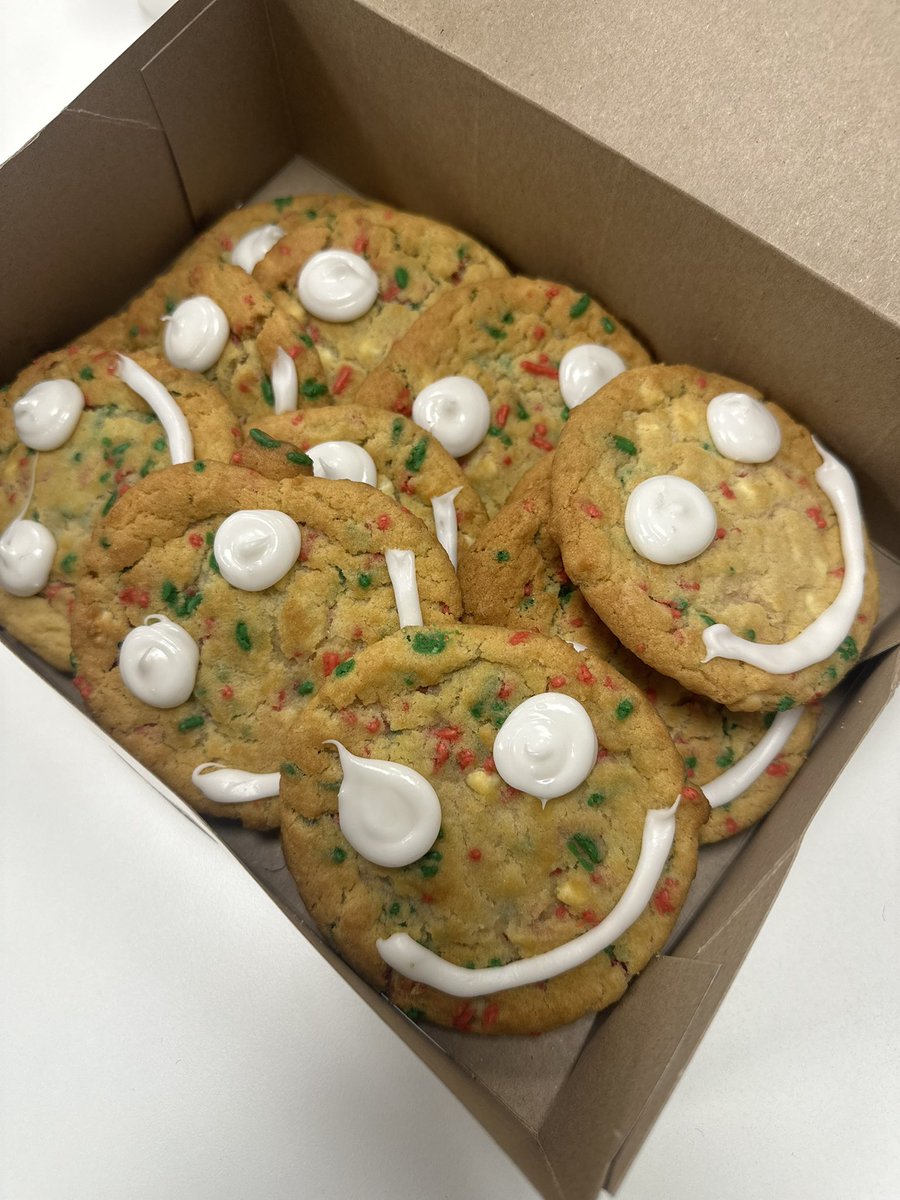 🍪 SMILE COOKIE WEEK 🍪

This year, 50% of the proceeds from holiday smile cookies will be donated to our friends at @strathcona_food_bank !

Cookies can be purchased at any @timhortons in Sherwood Park. 

#supportlocal #smilecookies #charity #foodbank