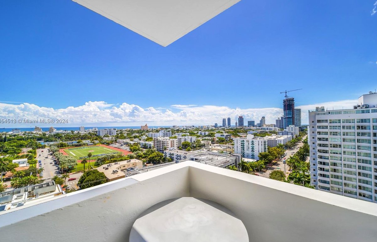 thomasdruck's tweet image. 🏙️ Rare Miami Beach Penthouse! 1BR/1.5BA, 990 sq ft, epic ocean views, remodeled w/ new AC, covered parking included—$545K. 🏖️ DM or 📞 Talk to Tom today (305) 395-1288 #MiamiViews #PenthouseDreams