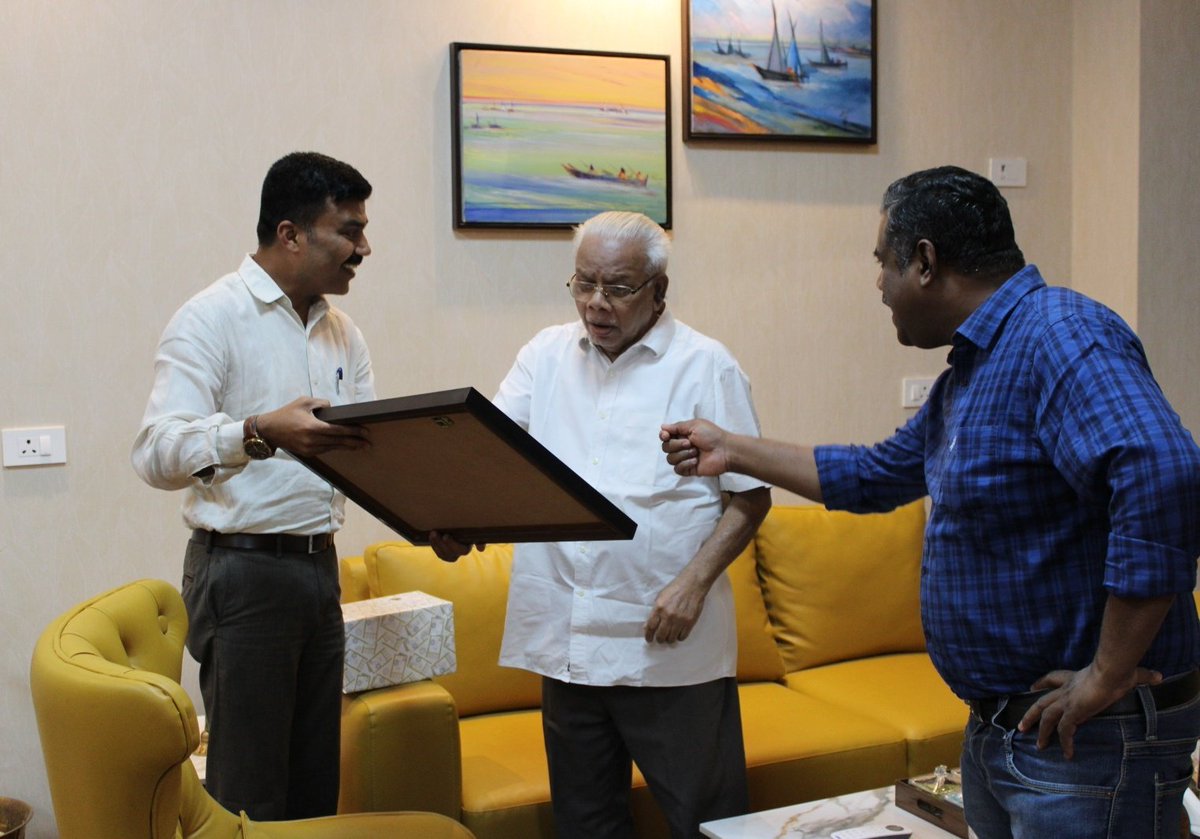 dhruman39's tweet image. He had been #diligent, #devout &amp;amp; #loving;

He taught us  from #books and #heart;

His #guidance shaped #Future of many including me!

I can only be #Grateful for having him as #Guide!

It was exalting to meet Prof. Dr Verghese Sir after decades &amp;amp; have his #Blessings!

#teacher