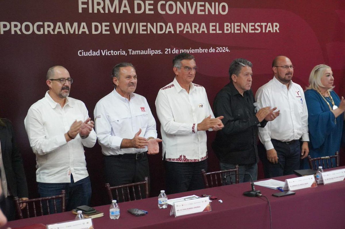 OctavioRomero_O's tweet photo. Dimos un paso fundamental para materializar el programa #ViviendaParaElBienestar de la presidenta @Claudiashein en Tamaulipas. Junto al gobernador del estado, @Dr_AVillarreal, firmamos un convenio que permitirá la construcción de 43 mil casas, de las cuales 23 mil serán para derechohabientes del Infonavit. 

También, dimos a conocer el congelamiento de los saldos y las mensualidades de 134 mil 414 créditos otorgados antes de 2013. De estos, 33 mil 807 recibieron beneficios adicionales, como la disminución de la mensualidad y el saldo, de manera automática. 

#2ndoPiso4T #ConstruyendoJuntos #InfonavitHumanista