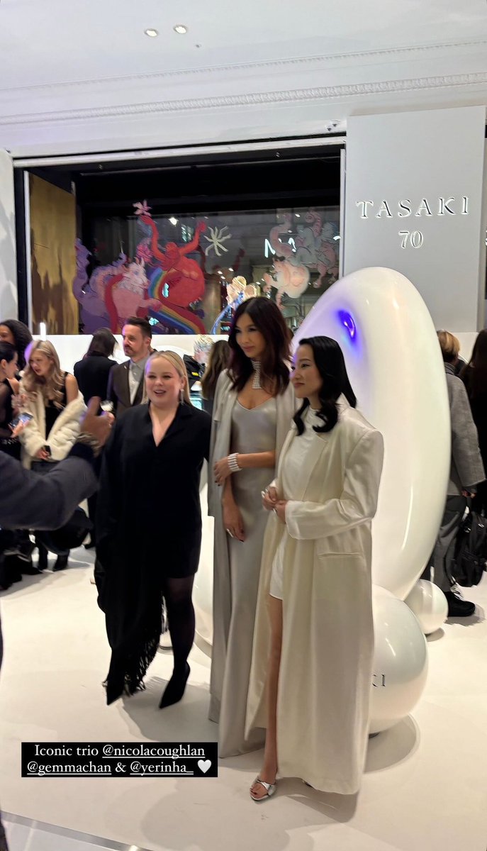 bryerinha's tweet photo. Que luxo! Yerin Ha e Nicola Coughlan sendo fotografadas no evento TASAKI's 70th Anniversary, ontem (21), em Londres. https://t.co/S8lsFQCJFF