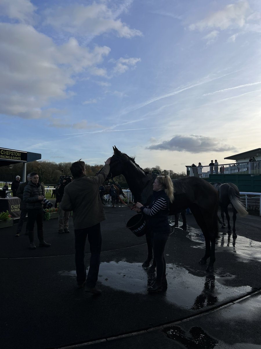 symondsl's tweet image. Bit of sport when your brother trains you a winner - The Winslow Boy 👏🏻👏🏻❤️ @thomsymonds @Chepstow_Racing
