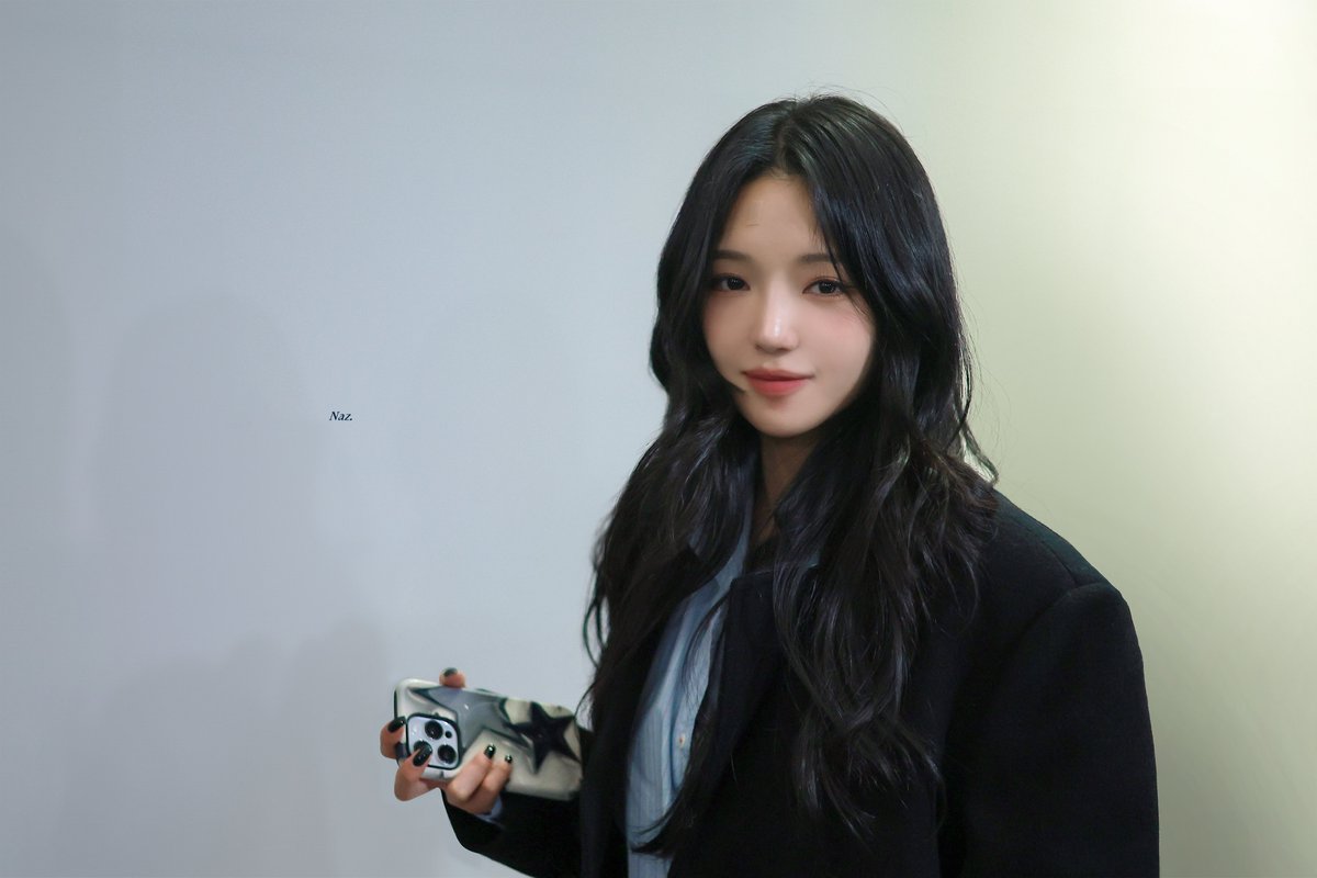 Naz_981123's tweet photo. 영화의 한 장면 같은 지선 생일축하해📽️📓📠

#HAPPY_JISUN_DAY
#노지선 #RohJisun 
#프로미스나인 #fromis_9 https://t.co/QeFpIGPSIf