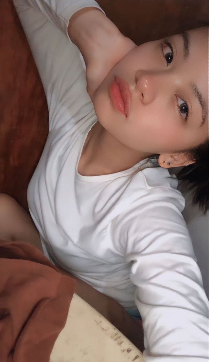 Kayceesohot's tweet photo. deleting in 12 hours, but whoever likes and says hi, ill send u a nudie in dm 😚 https://t.co/VrzbGAskjo