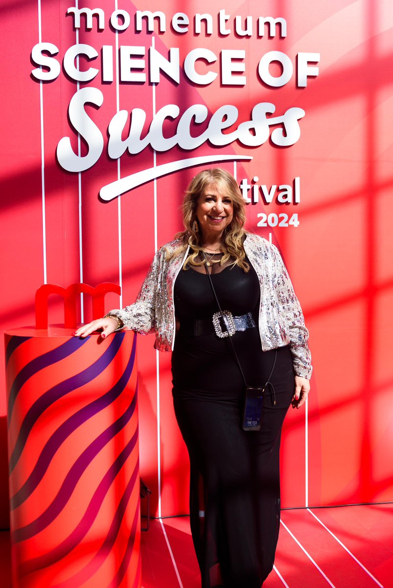 SibuMak_'s tweet image. I’m enjoying Emma’s analogy of getting to know all the people that are still you, you truly can’t listen to all of them at once 🤞🏾 #SuccessIsAScience