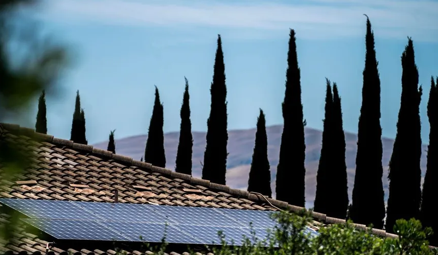 ProSolarCali's tweet image. 🌞 Big win for #CleanEnergy in California! New findings show rooftop solar saved the state $2.3B this year, debunking cost-shift concerns. Ready to save with solar? #ProSolarCalifornia has you covered! 🌞💡

#SolarSavings #SustainableFuture