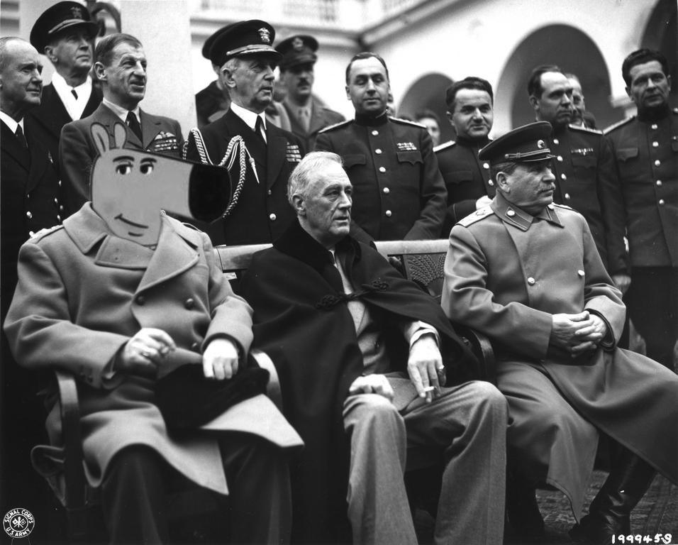 CafardFille's tweet photo. Ça veut te faire à la conférence de Yalta mais tu t'en bats les couilles psk t'es un mec Churchill https://t.co/rSfxIuQwJO