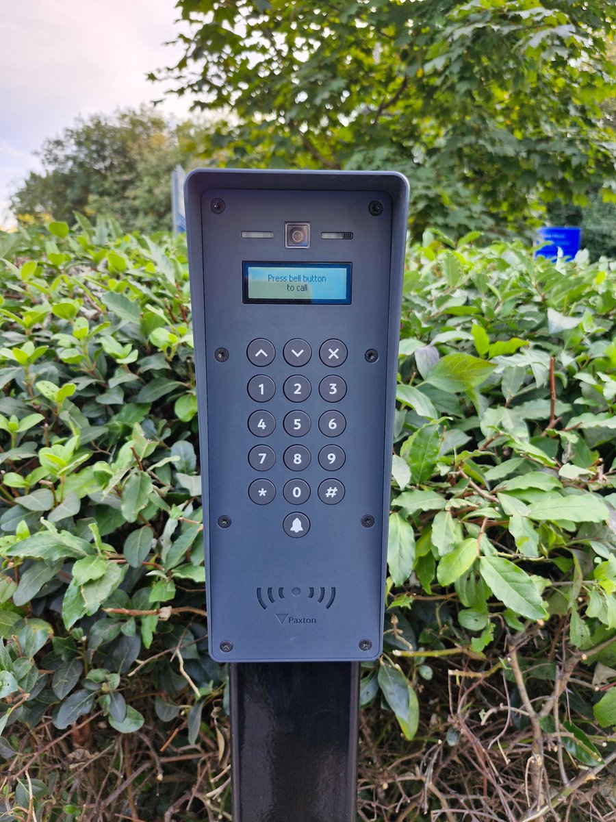 SCSautomationuk's tweet image. Check this out! New barrier installation with a @PaxtonAccess video entry solution! Nice job team #staysafe #accesscontrol #barrier #entry #exit
