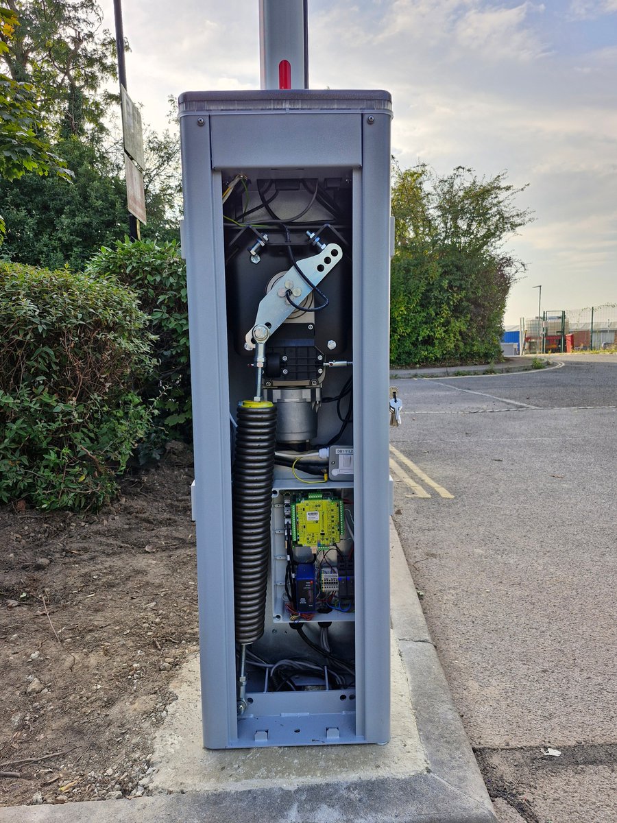 SCSautomationuk's tweet image. Check this out! New barrier installation with a @PaxtonAccess video entry solution! Nice job team #staysafe #accesscontrol #barrier #entry #exit