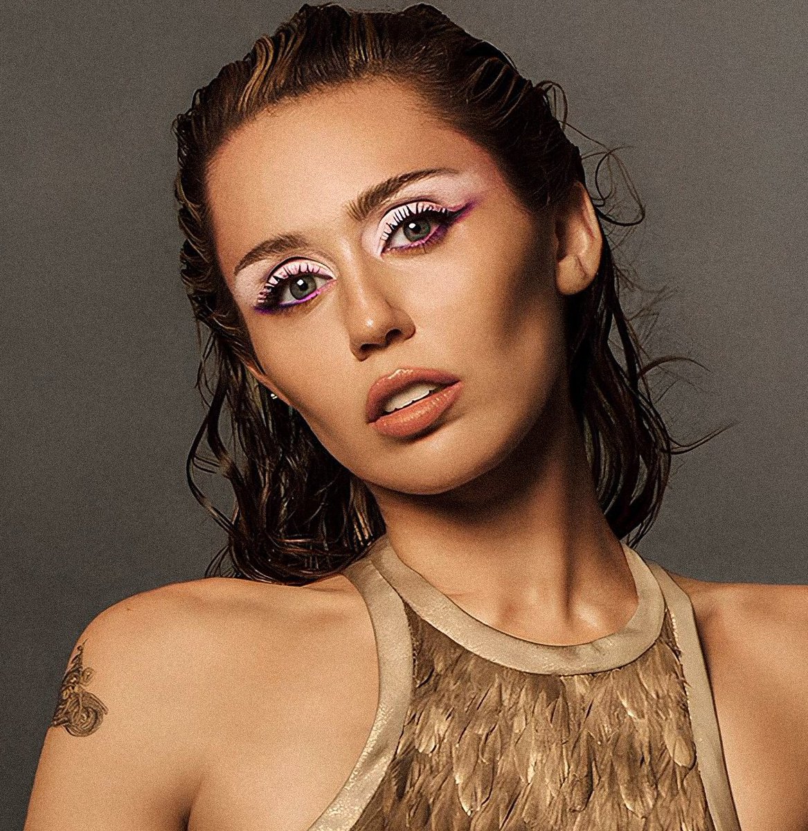 Miley Official tweet media