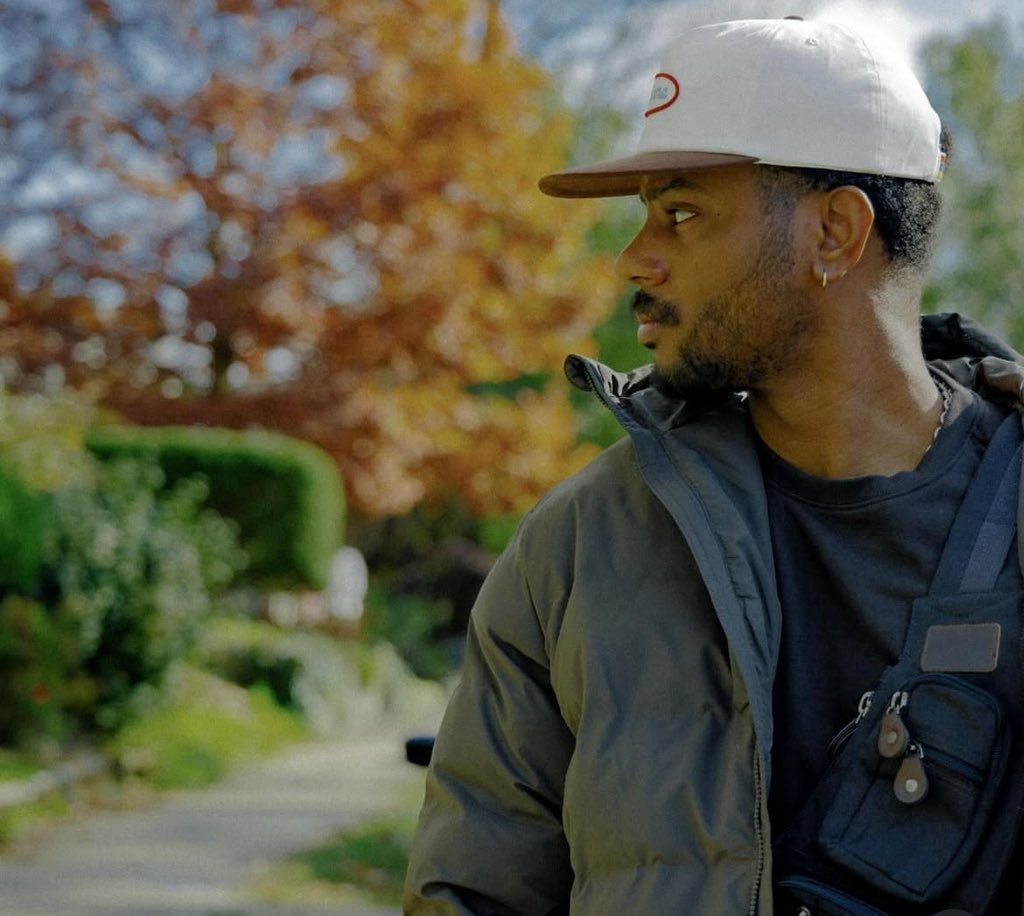 EscapeTracks tweet media