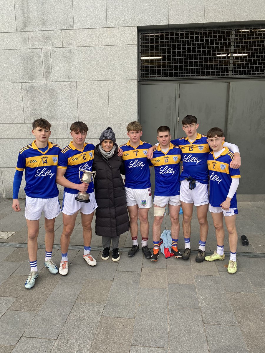 Claire1Sheehan's tweet photo. Congratulations to our U17 footballers who were crowned Munster Champions today. A talented group with a hugely impressive performance 🥳👏thanks to all the teachers &amp; clubs @CourceysGAA @KinsaleGaa @BallinhassigGAA @sliabhrua1 @TractonGAAClub @the_Barrs @ValleyRoversGAA https://t.co/VGbSZY8cpp