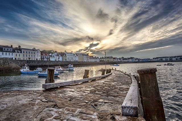 Hotels Available tweet media