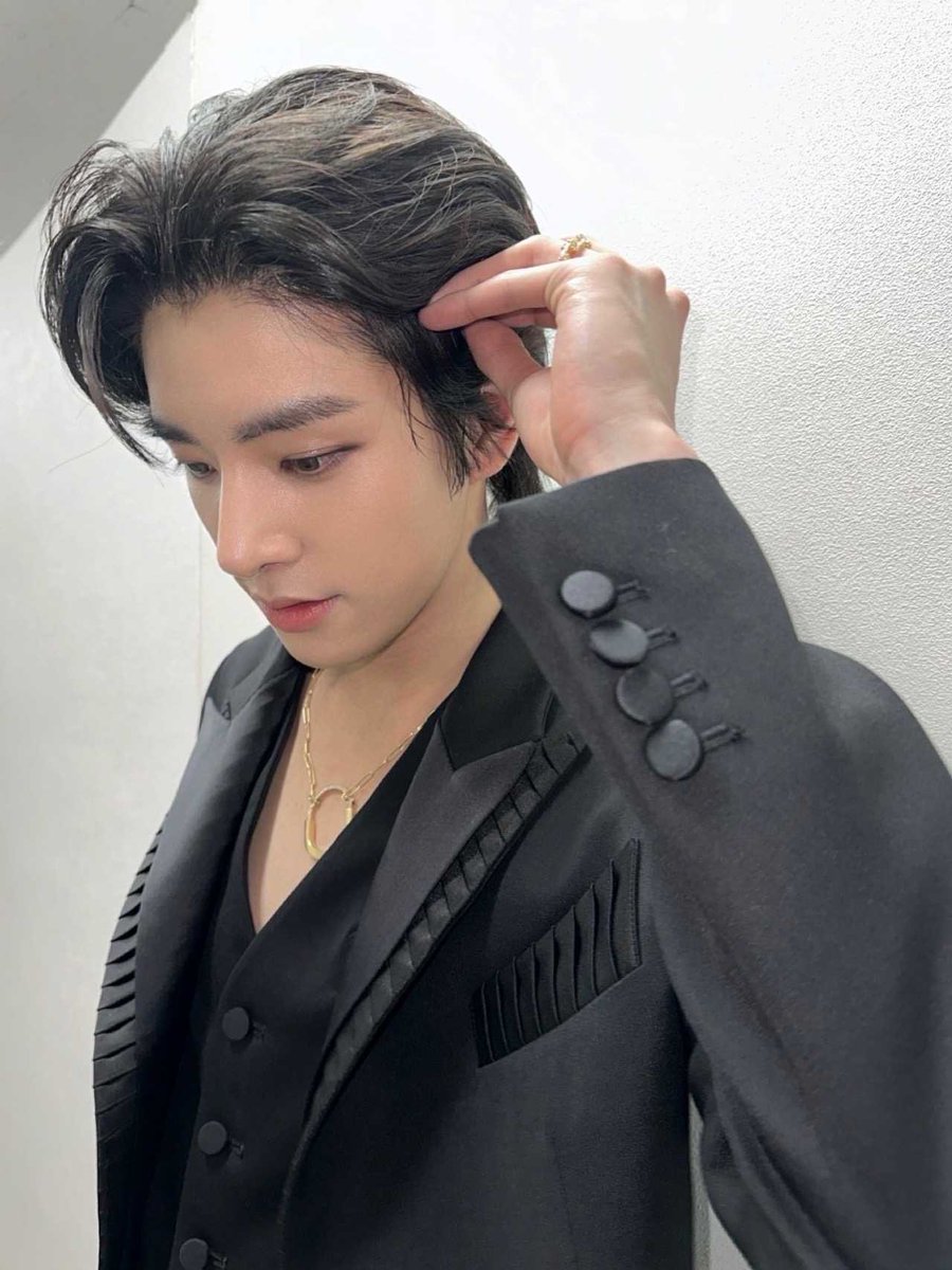 enhypenweverse's tweet photo. [ #제이크's Post ] 241123

#JAKE: ENGENE!!!
Did you enjoy the stage today??? Thank you so much for giving us the FANS’ CHOICE award… ㅠㅠㅠ
I know well about ENGENEs working hardㅠㅠㅠ Thank you so much🥹 I’ll spend 2025 diligently and will show you a better side of me next year!!! Please look forward to it!!!

@ENHYPEN_members @ENHYPEN #ENHYPEN #엔하이픈
