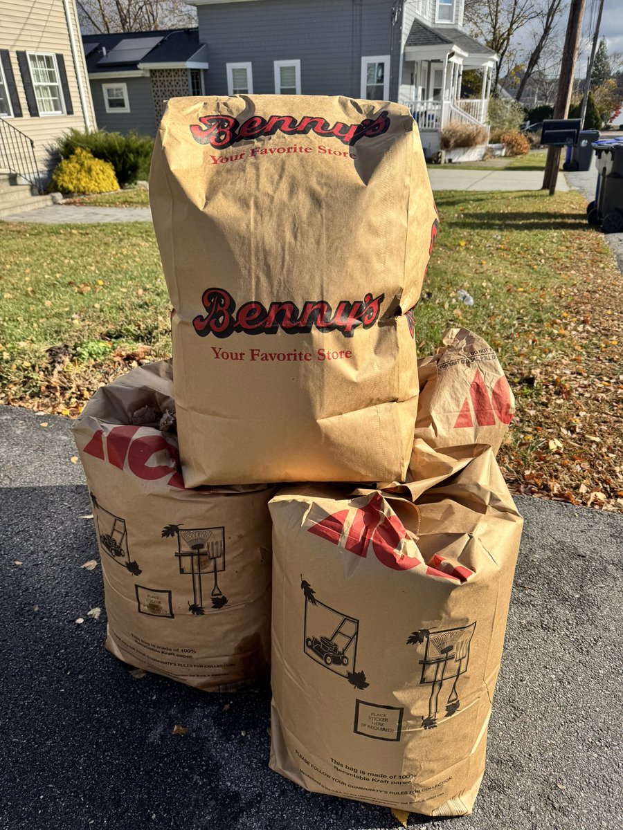 BigBenDeCastro's tweet image. Still got a few left. Only use one a year, just for posterity purposes. I miss ya, Benny’s…

#Influencer #RentFree @RIprobz