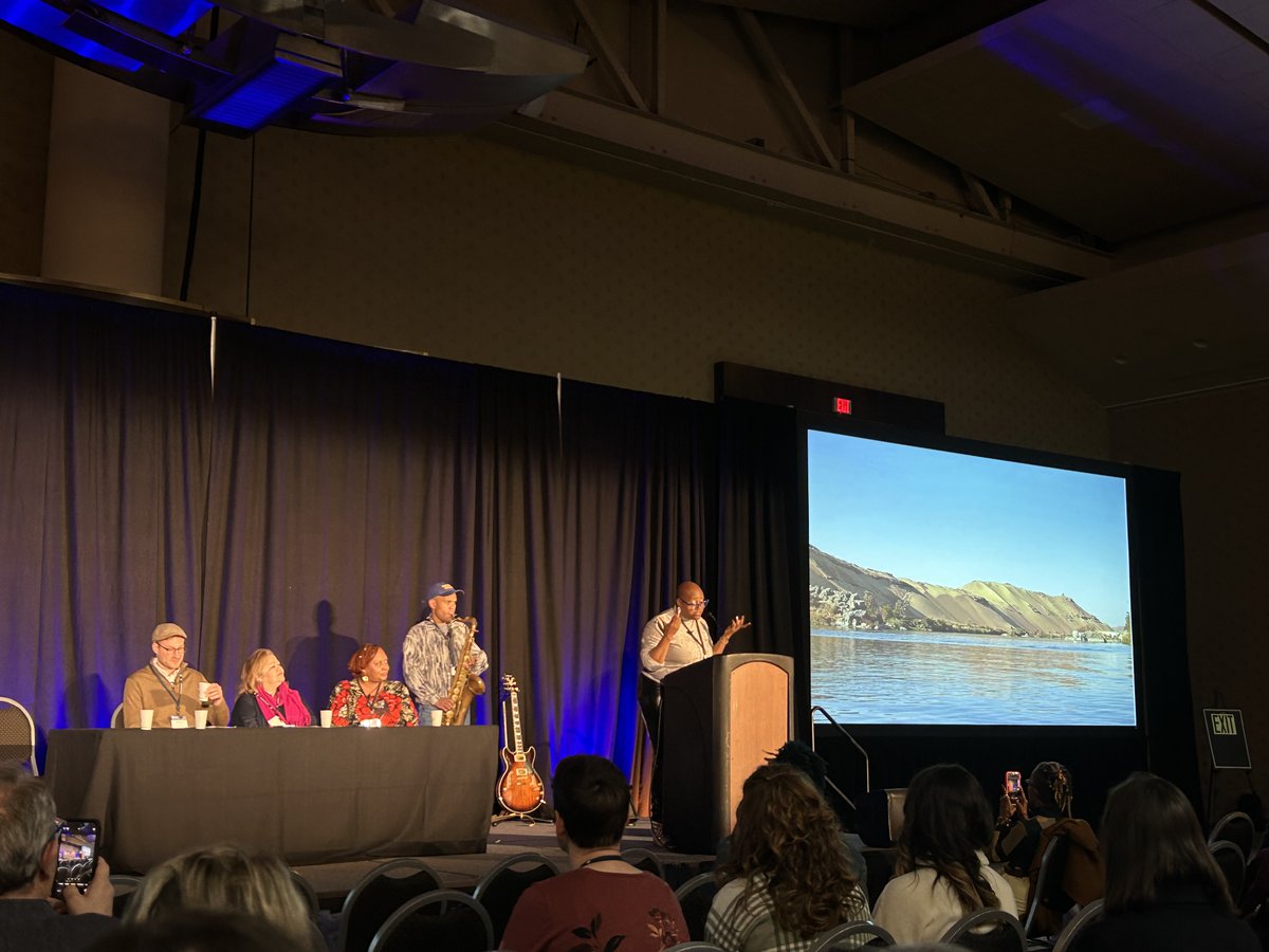 School of Advanced Study, University of London (@sasnews) on Twitter photo At the National Humanities Conference in Rhode Island, <a href="/BeingHumanFest/">Being Human Festival</a> spoke on inclusive audience participation with humanities research.
The Conference was closed by the Langston Hughes Community Poetry Reading, who celebrate the writer's contributions to American culture. At the National Humanities Conference in Rhode Island, <a href="/BeingHumanFest/">Being Human Festival</a> spoke on inclusive audience participation with humanities research.
The Conference was closed by the Langston Hughes Community Poetry Reading, who celebrate the writer's contributions to American culture.