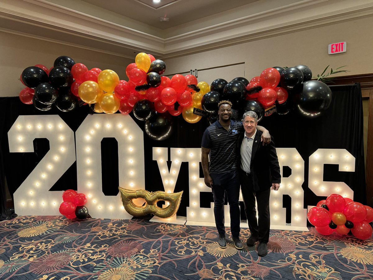 weaver_pj's tweet image. I had a great time at the jambalaya and Jazz event last night. I met some great people and ran into 1  of my favorite leaders. @kentmacdonald #NU#Represent