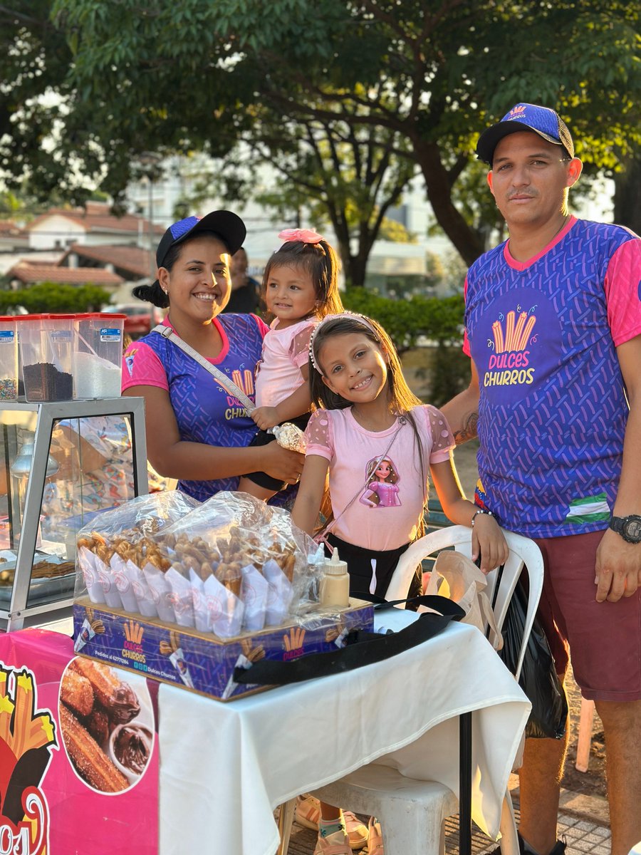 ACNURConoSur's tweet photo. El emprendimiento es una herramienta poderosa para la integración de las personas refugiadas👥

Con el apoyo de #ACNUR, se llevó a cabo la Feria de Emprendedores de Conexión en el Parque Blacutt de Santa Cruz 🇧🇴 https://t.co/YqeAsfh0SS