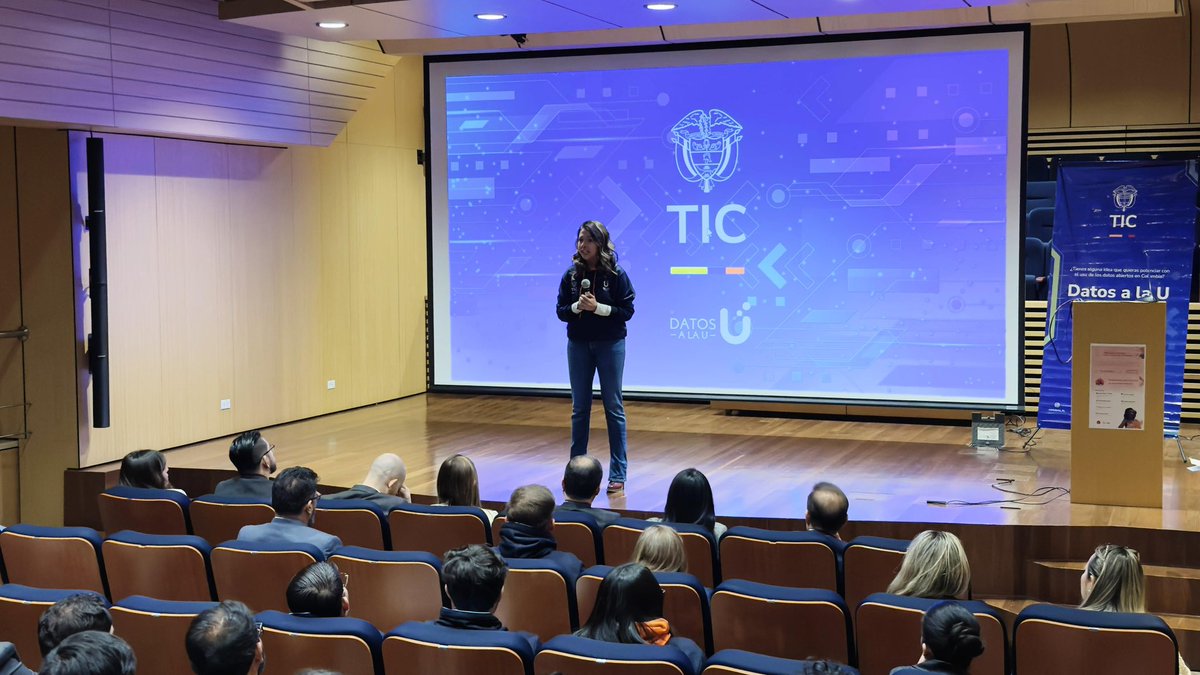 GobDigitalCO's tweet photo. "Talento, innovación y compromiso social, así son las mentes jóvenes y creativas de los estudiantes que participaron en el concurso #DatosALaU. Hoy promovemos a través de todos ustedes el uso de los Datos Abiertos, impactando positivamente a todo el país". @Nat_Albanil https://t.co/ugANZ2uvgI
